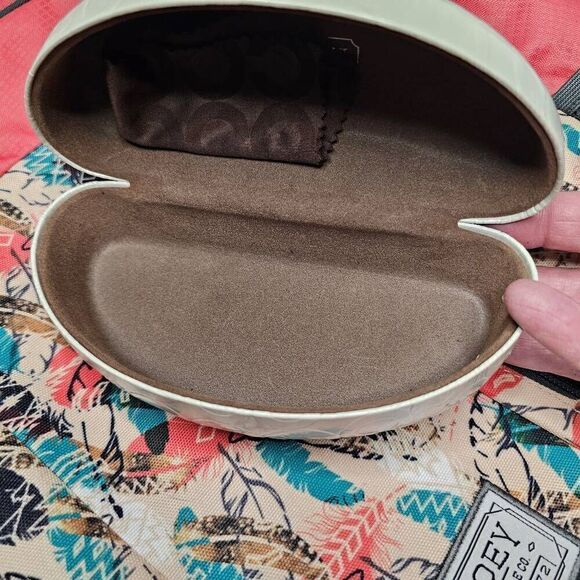 Coach Original White Logo Hard Sunglass Case Holder Sunglasses Microfiber Cloth - Picture 4 of 12